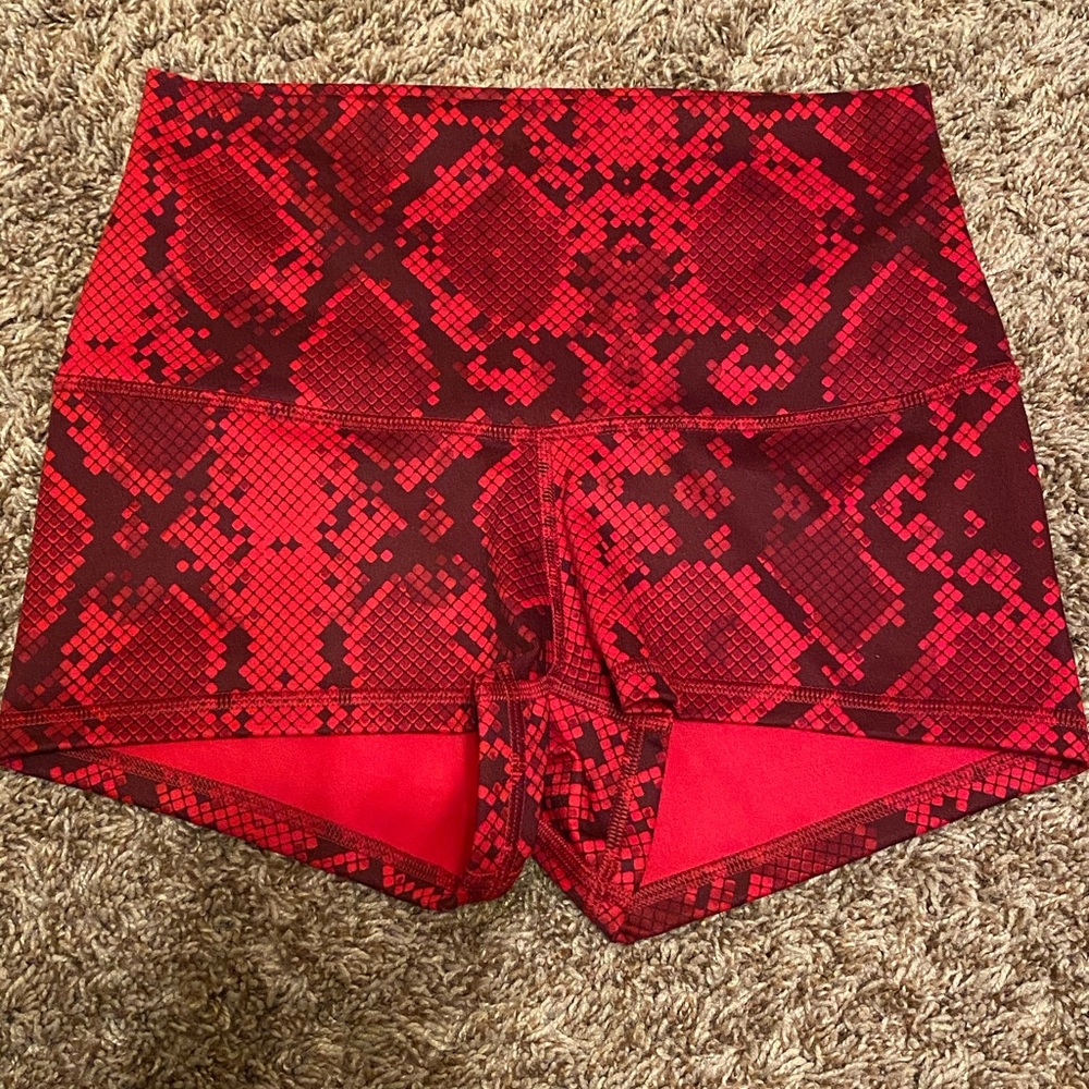 COPY - Lululemon snake print boogie shorts size 6
